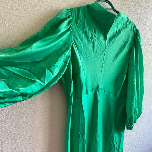 ASOS DESIGN pleat cowl neck satin midi tea dress with puff sleeve size US 12 - Picture 4 of 7